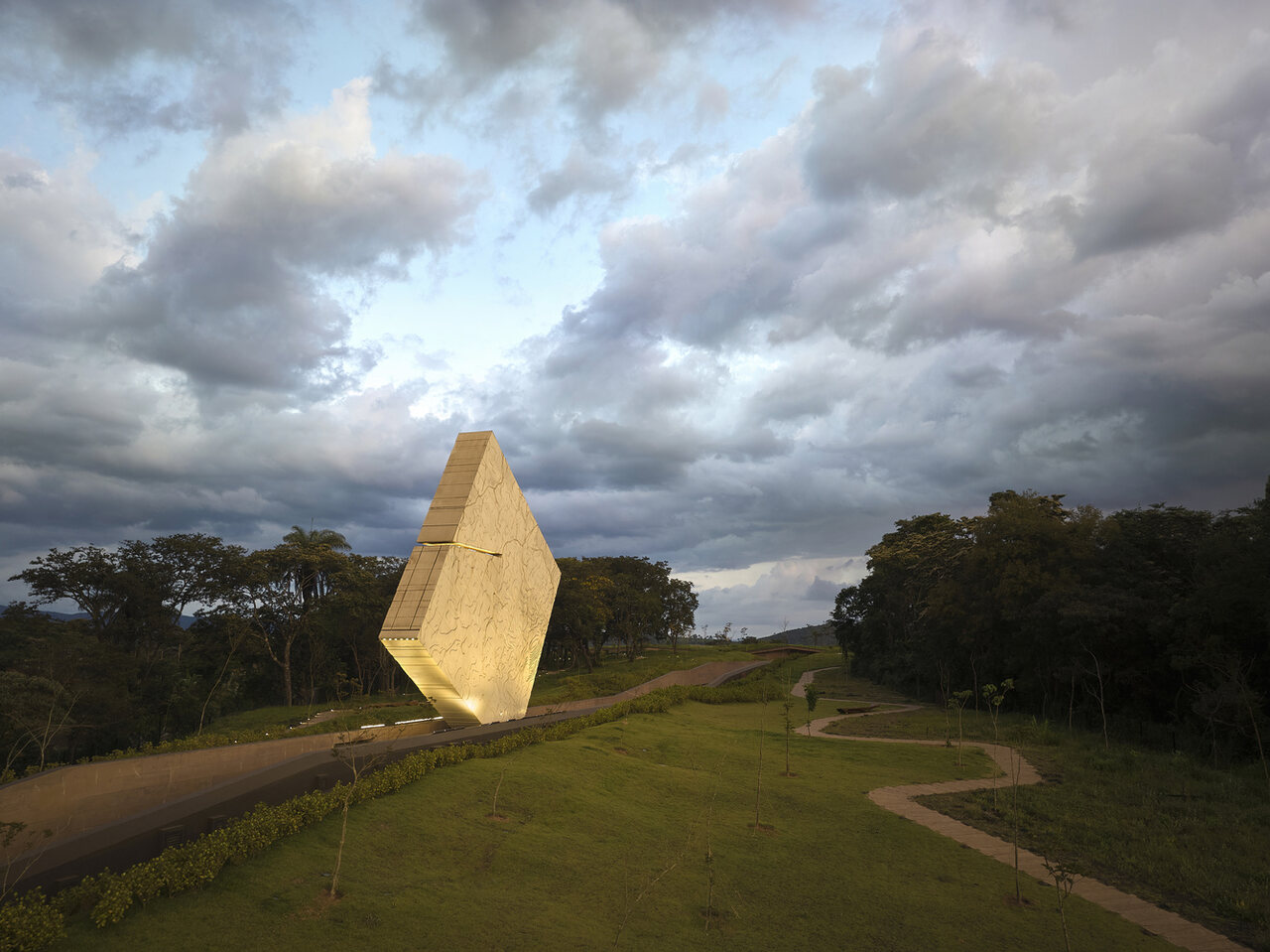 memorial brumadinho de gustavo penna transforma local da tragedia em espaco de memoria () Easy Resize com