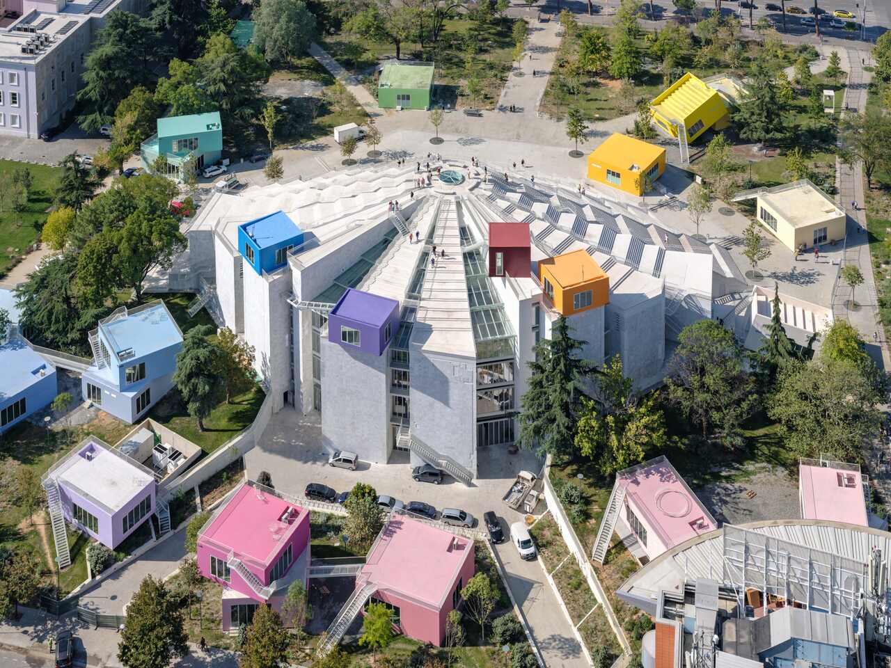 MVRDV Pyramid of Tirana © Ossip van Duivenbode() Easy Resize com MVRDV Pyramid of Tirana © Ossip van Duivenbode() Easy Resize com