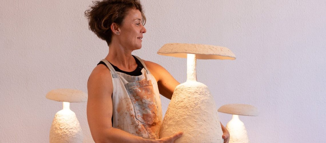 Anamaria Bruggermann e o Abajur Ivo Amado Divulgacao AUTORAL Easy Resize com ()