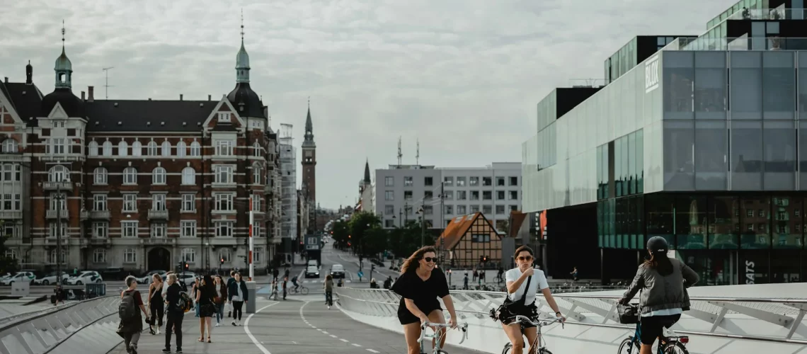 pedestres ciclistas dinamarca febiyan unsplash